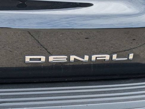 Used 2023 GMC Yukon Denali RWD image 8