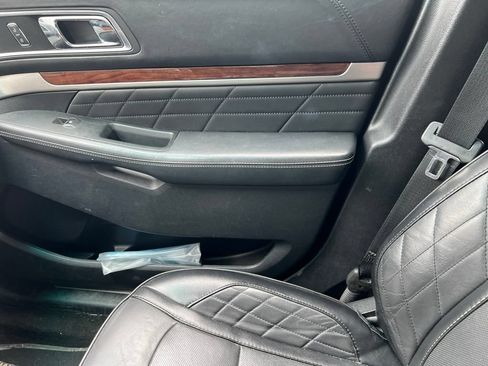 Used 2016 Ford Explorer Platinum AWD/4WD image 12