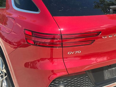Used 2025 Genesis GV70 2.5T AWD/4WD image 11