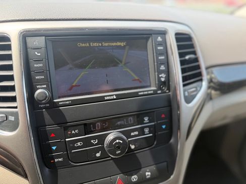 Used 2013 Jeep Grand Cherokee Laredo AWD/4WD image 25