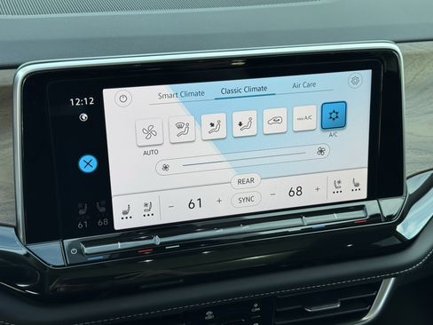 Used 2025 Volkswagen Atlas SE image 26