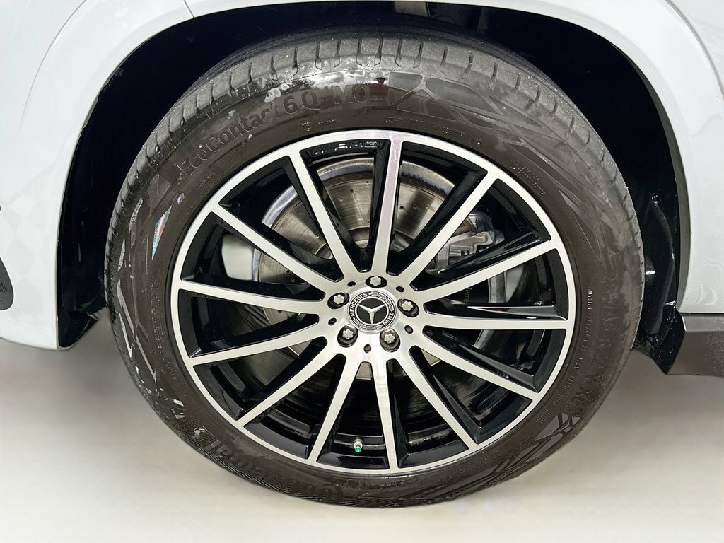 Used 2025 Mercedes-Benz GLS 580 4MATIC image 24