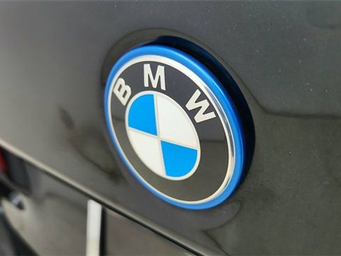 Used 2023 BMW 530e xDrive w/ Premium Package image 16