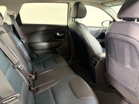 Used 2022 Kia Niro EX Premium image 17