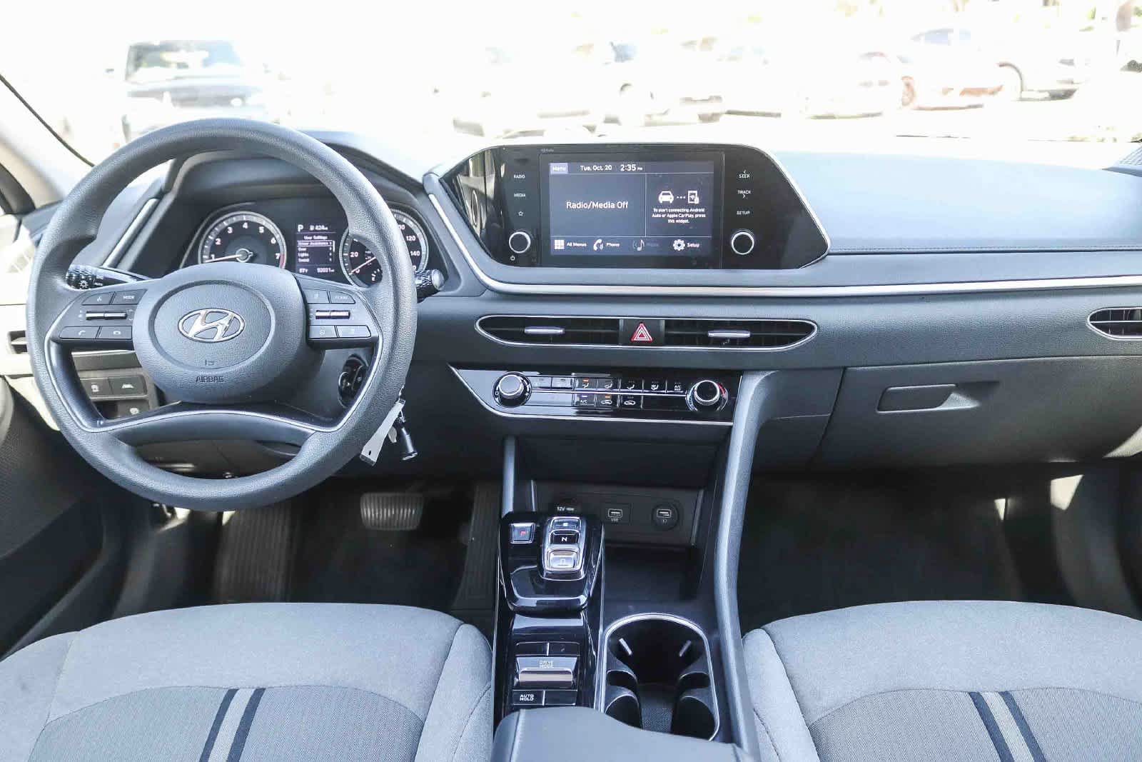 Used 2021 Hyundai Sonata SE w/ Preferred Accessory Package FWD image 12