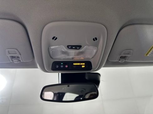 Used 2022 Chevrolet Bolt EUV LT w/ Convenience Package image 24