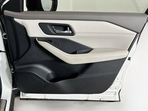 Used 2023 Nissan Rogue SL w/ SL Premium Package image 34