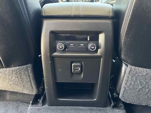 Used 2019 Chevrolet Traverse LT FWD image 13