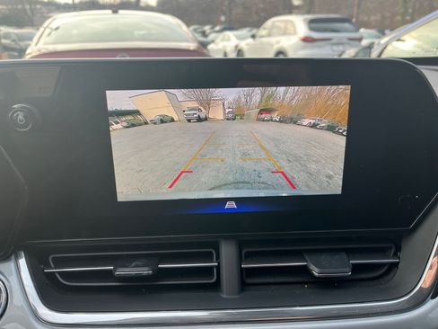 Used 2025 Chevrolet Trax LT image 17