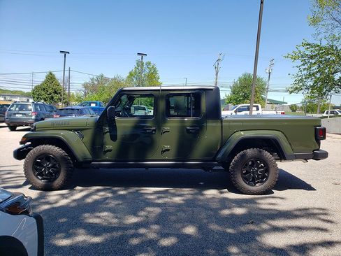 Used 2023 Jeep Gladiator Sport AWD/4WD image 8