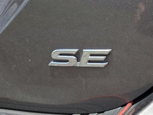 Used 2019 Toyota Camry SE FWD image 13