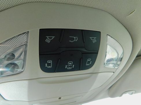Used 2024 Chrysler Pacifica Select image 34