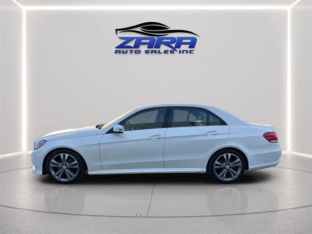 Used 2014 Mercedes-Benz E 350 Sedan image 4