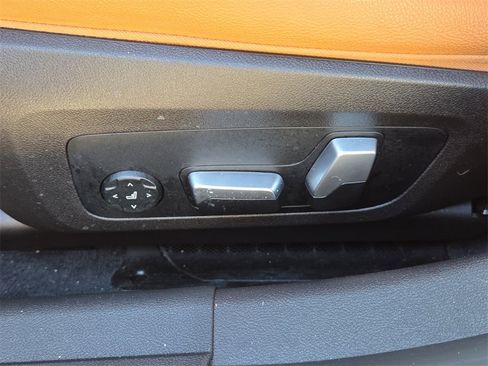 Used 2023 BMW 330i Sedan w/ Premium Package image 21