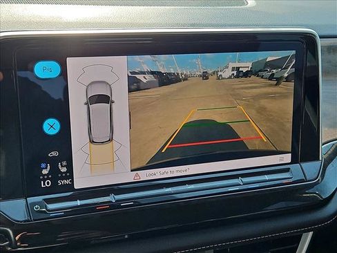 Used 2025 Volkswagen Atlas SE FWD image 14