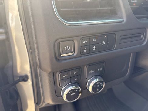 Used 2023 GMC Yukon XL AT4 AWD/4WD image 25
