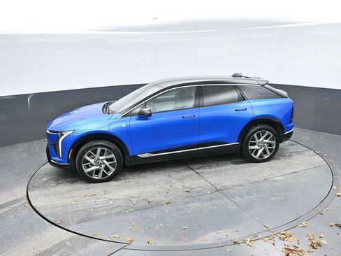 New 2026 Cadillac Optiq Luxury 1 image 31