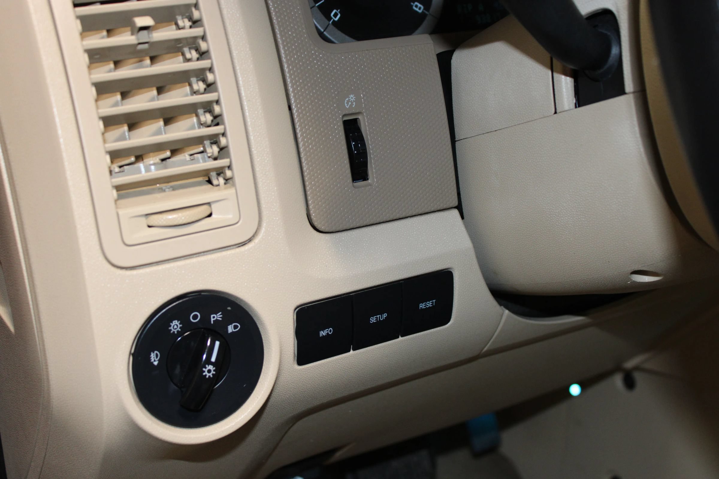 Used 2012 Ford Escape XLT FWD image 19