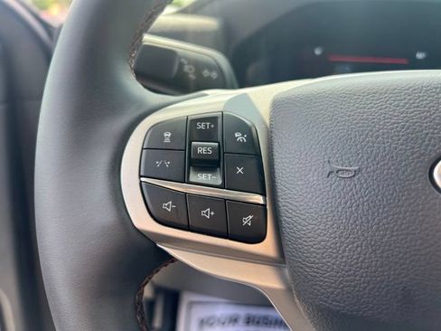 Used 2026 Ford Explorer Active AWD/4WD image 9