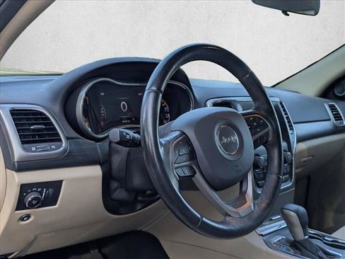 Used 2019 Jeep Grand Cherokee Laredo RWD image 5