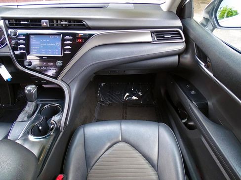 Used 2020 Toyota Camry SE FWD image 39