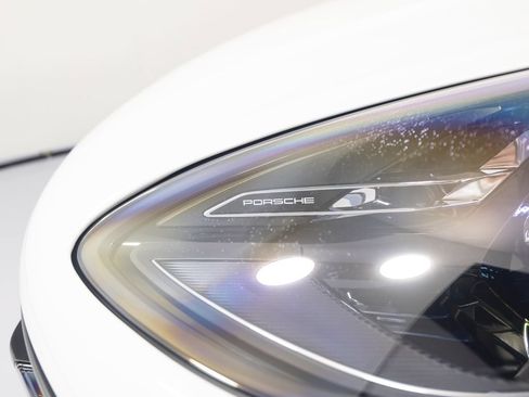 Certified 2024 Porsche Macan AWD/4WD image 39