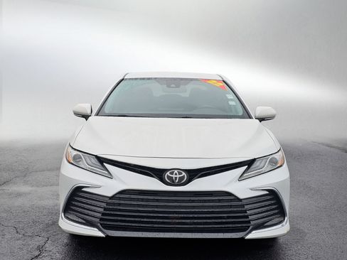 Used 2022 Toyota Camry XLE image 8