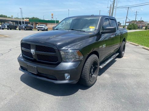Used 2017 RAM 1500 Express RWD image 3