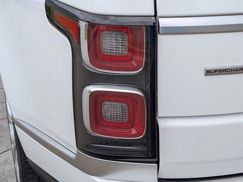 Used 2018 Land Rover Range Rover Supercharged image 13