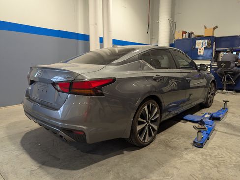 Used 2019 Nissan Altima 2.5 SR FWD image 5