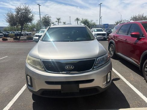 Used 2014 Kia Sorento LX w/ LX V6 Convenience Package FWD image 2