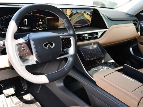 Used 2025 INFINITI QX80 Luxe AWD/4WD image 16
