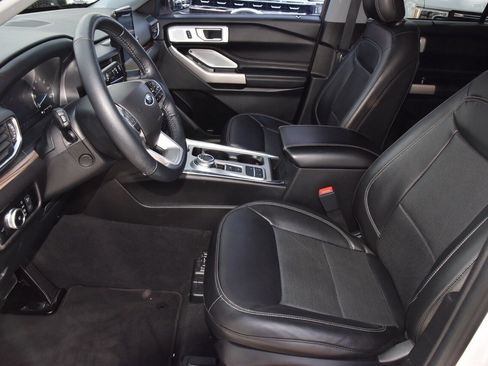 Certified 2022 Ford Explorer Limited w/ Limited Technology Package image 13
