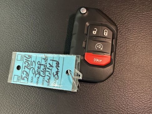 Used 2025 Jeep Gladiator Sport AWD/4WD image 16