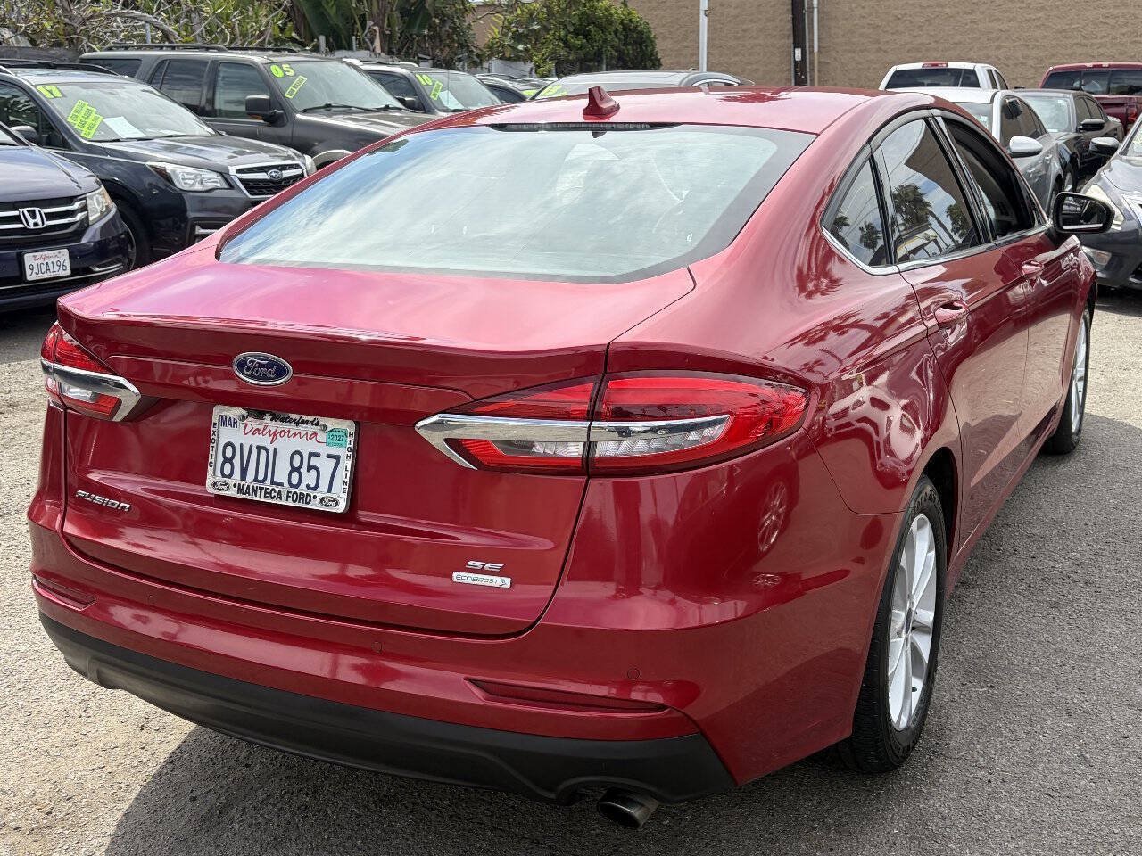 Used 2020 Ford Fusion SE FWD image 6