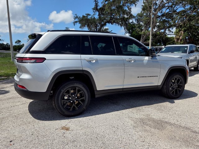 New 2026 Jeep Grand Cherokee Altitude RWD image 8