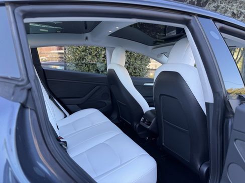 Used 2022 Tesla Model 3 Long Range image 36