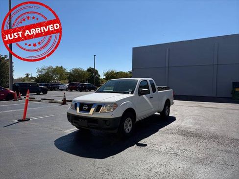 Used 2018 Nissan Frontier S image 2