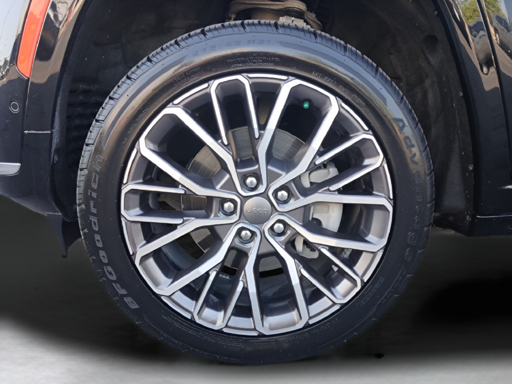 Used 2023 Jeep Grand Cherokee L Summit AWD/4WD image 23