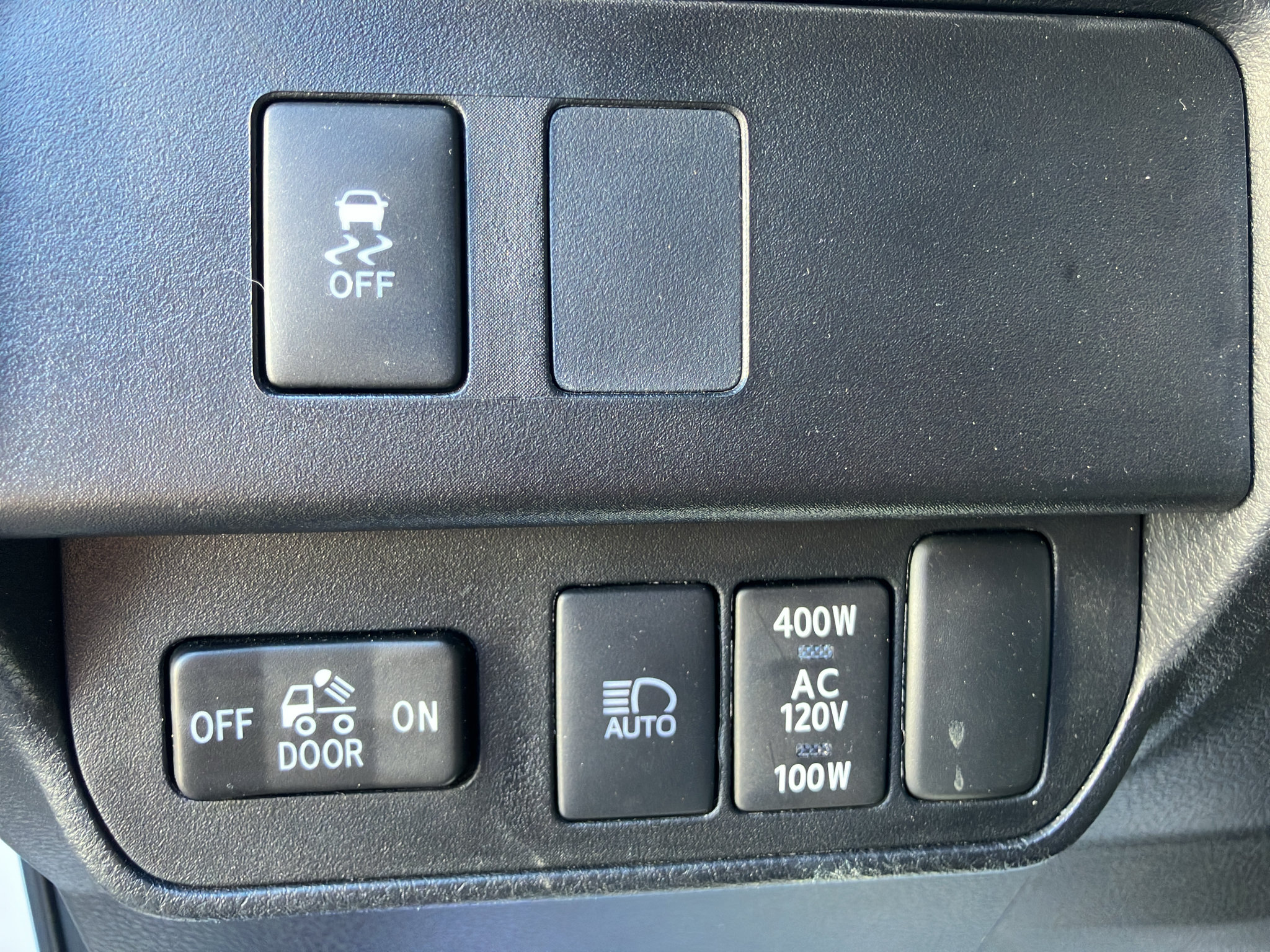 Used 2023 Toyota Tacoma TRD Off-Road w/ Black Out Package (TMS) AWD/4WD image 16