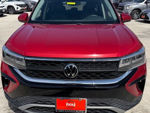 Used 2023 Volkswagen Taos SE FWD image 4