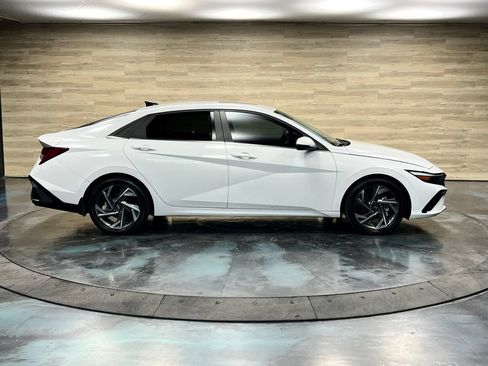 Used 2024 Hyundai Elantra Limited FWD image 25