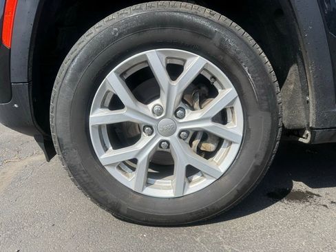 Used 2023 Jeep Grand Cherokee Limited image 9