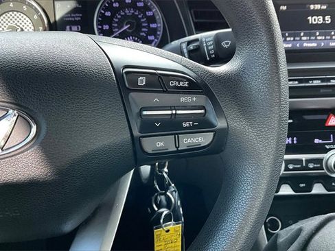 Used 2020 Hyundai Elantra SE image 21