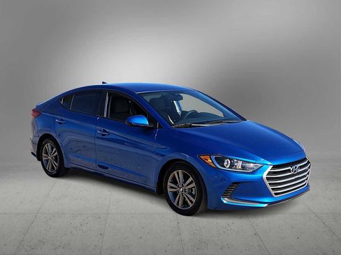 Used 2018 Hyundai Elantra SEL image 2