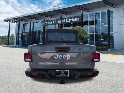 Used 2022 Jeep Gladiator Sport AWD/4WD image 5