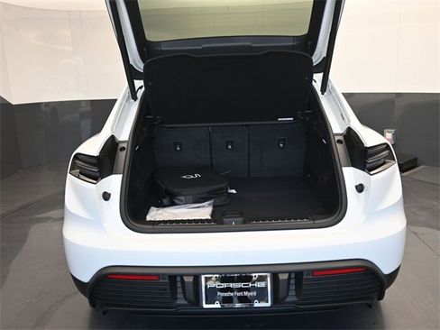 Used 2025 Porsche Macan Electric image 20