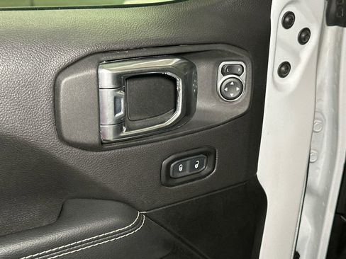 Used 2022 Jeep Wrangler Unlimited Sahara w/ Cold Weather Group AWD/4WD image 16