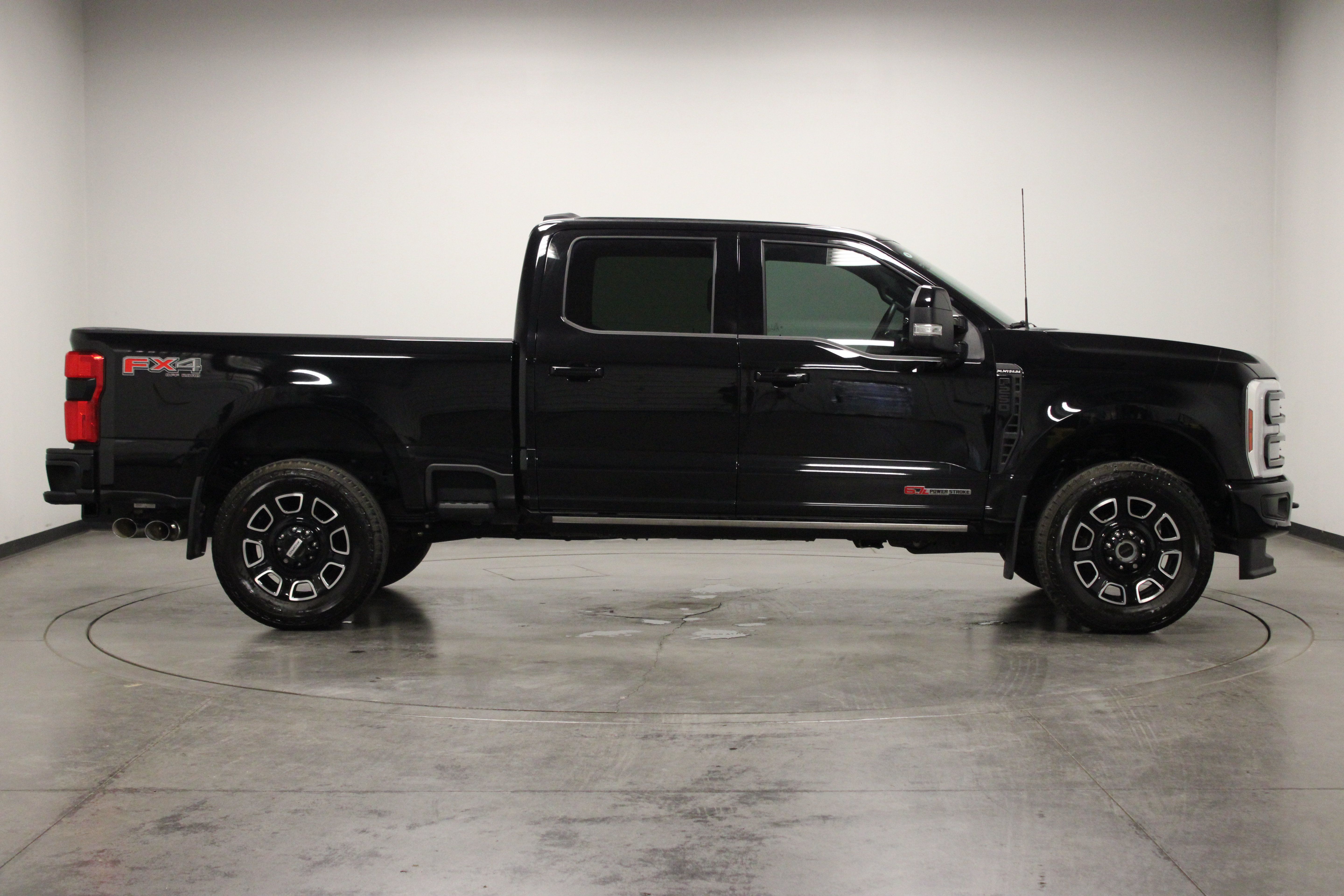 Used 2026 Ford F250 Platinum AWD/4WD image 9