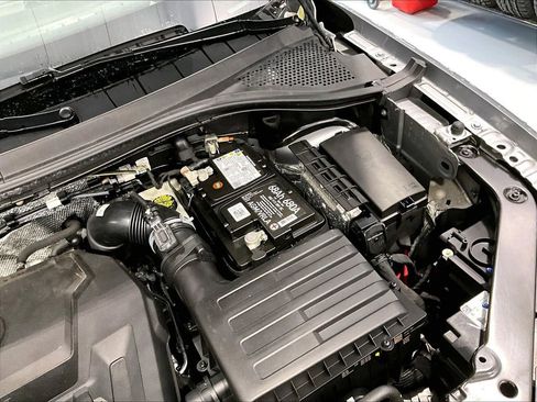 Used 2023 Volkswagen Tiguan SE w/ Panoramic Sunroof Package image 30